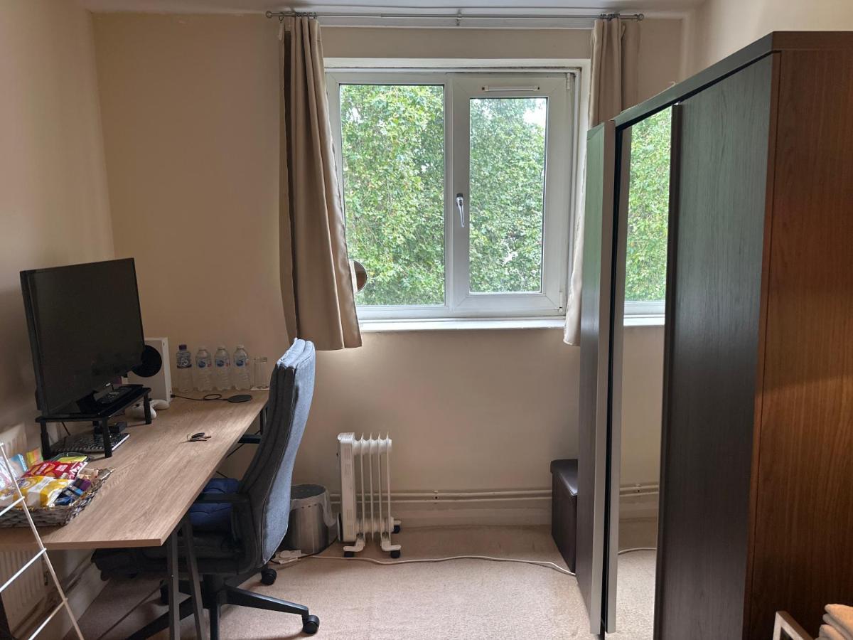Cozy Room In Shared Home Near Canary Wharf ロンドン エクステリア 写真